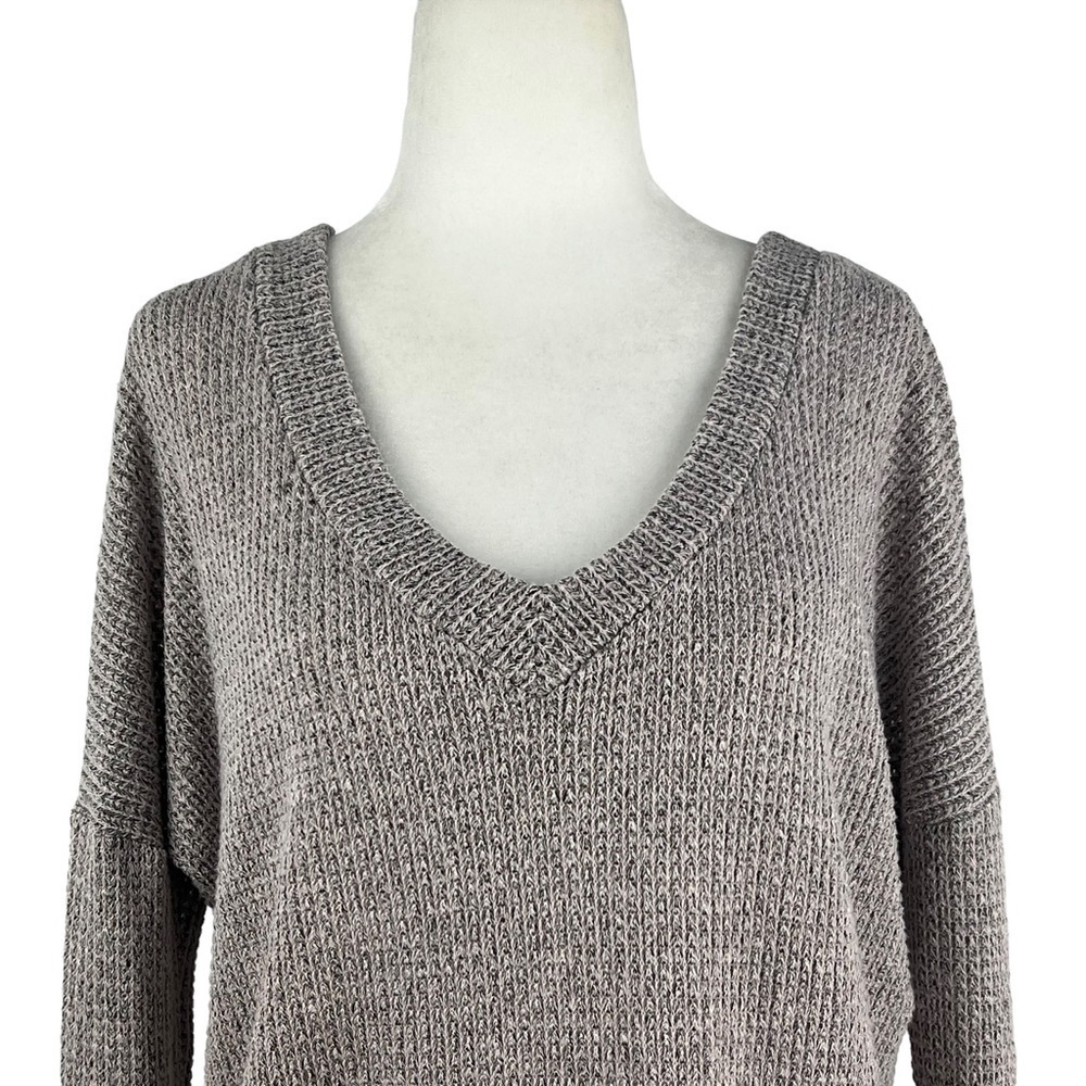 ginger G OVERSIZED LONG SLEEVE V-NECK BACK. - Picture 2 of 10